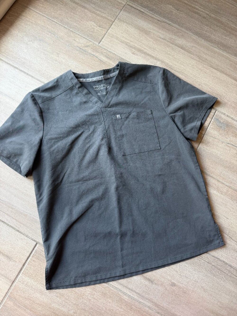 Fabletics Dark Grey Short Sleeve Chest Pocket Scrub Top - Size L